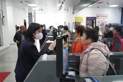 中英街旅游消费持续升温，游客办证量突破50万人次